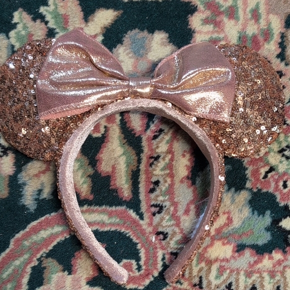 Sparkling Disney-Inspired Mickey Ears Headband Collection - Picture 6 of 9